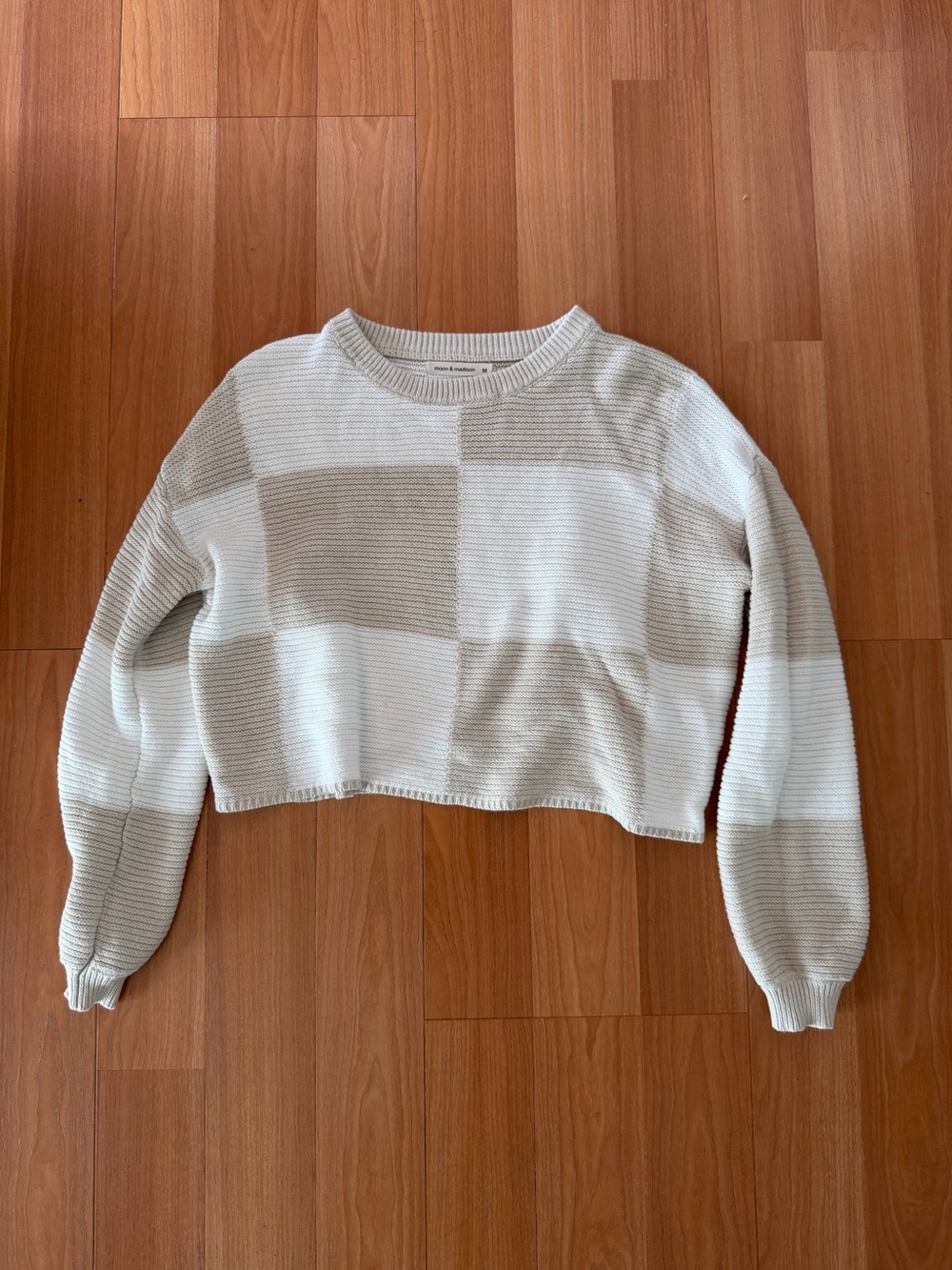 Moon & Madison Cream & Taupe Cropped Knit Sweater Medium
